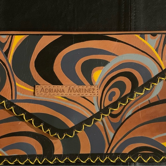 NWOT ADRIANA MARTINEZ CLUTCH. ART WORK ON A PURSE. ABSOLUTELY GORGEOUS COLORS❤️ - Picture 6 of 6